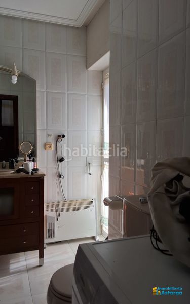 Foto f10e74bb-1a0d-4560-b7e1-48279a7f2515. Chalet avec chauffage parking piscine dans Astorga