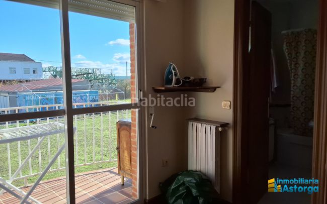 Foto f954638b-5b7d-41d8-a0eb-36e3f8372542. Chalet avec chauffage parking piscine dans Astorga