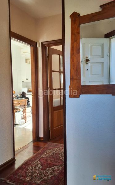 Foto f9d44009-cb75-4f17-bc96-b96bc8afd51a. Chalet avec chauffage parking piscine dans Astorga