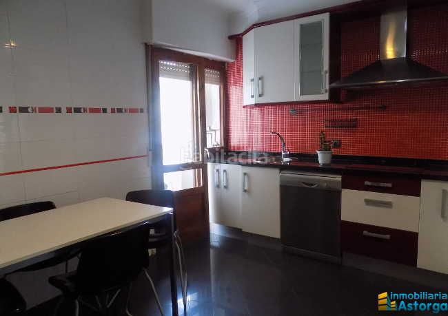 Foto 6613b94a-f33b-4ceb-98f7-642e0aae88e5. Flat with heating in Astorga