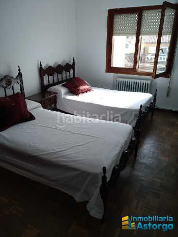Foto f65d5840-ba2a-4e2d-a45a-8e1d5e18c887. Flat with heating in Astorga