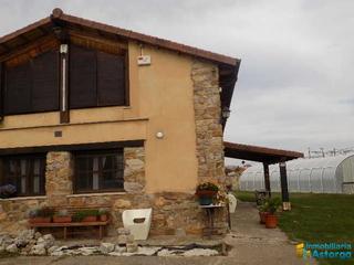Maison  N-120. Estupendo chalet con finca y piscina cubierta
