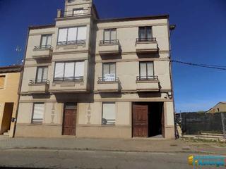 Édifice  Calle real. En san justo de la vega se vende casa de dos plantas