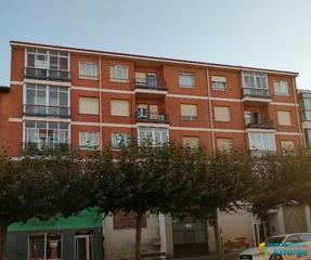 Appartement  Avenida de ponferrada. En la avenida ponferrada se vende piso de 94 m2 con ascensor y t