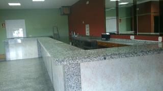 Bâtiment à usage industriel à Villares de la Reina. Se vende bar restaurante. comedor para 40 comensales. 
esta en