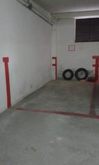 Aparcament cotxe  N/a. Plaza de garaje en barrio blanco