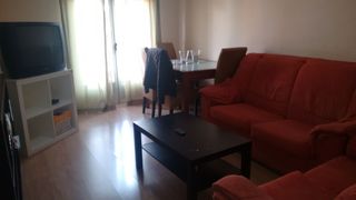 Lloguer Pis  Calle alarcón. Piso para estudiantes, 3 dormitorios, salón, cocina y baño.