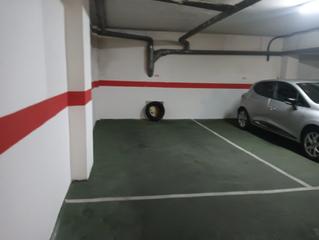 Aparcament cotxe  Calle fontiveros. Se vende plaza de garaje para coche grande.