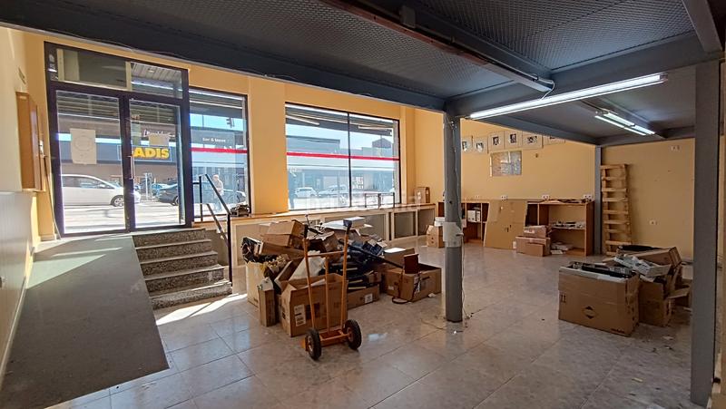 Foto 4a1c49ee-044e-410b-8e6a-53264448d567. Alquiler local comercial local en avd. de los cipreses en Salamanca