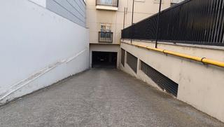 Parking voiture  Avenida enrique de sena. Plaza de garaje para coche grande