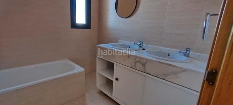 Foto 1b650af3-3313-44c9-bfe1-8ce24c18fcff. Casa pareada chalet en venta en Carrascal de Barregas