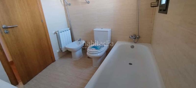 Foto a64eeee4-1ea6-47e8-b938-7a782111f133. Casa pareada chalet en venta en Carrascal de Barregas