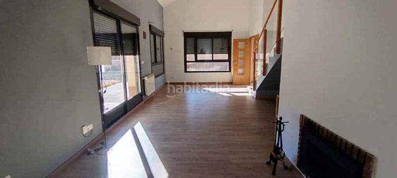 Foto d24bf2c8-d93c-4fb9-aac5-c3d3cdca9ee7. Casa pareada chalet en venta en Carrascal de Barregas