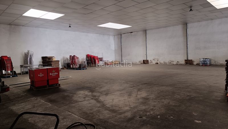 Foto a171575d-46ba-4b08-aed6-61097d3ae5e5. Fabrikhalle in Villares de la Reina
