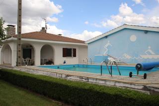 Casa a Carbajosa de la Sagrada. Magnífico chalet individual 1 sola planta 1540m2 parcerla piscin