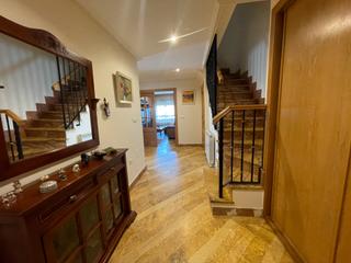 Maison jumelée à Calle venta de la maria 84. Casa adosada en la zona de espacio león