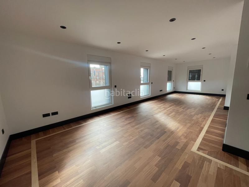 Foto 6ef6663f-a291-4eb9-abd7-47b90ad3944a. Appartement dans avenida doctor fleming 82 dans La Vega - La Sal León