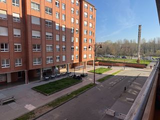 Pis  Calle r�o valdellorma. Piso de cuatro dormitorios en calle r�o valdellorma