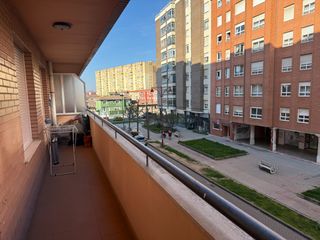 Appartamento  Calle río valdellorma 7. Piso de cuatro dormitorios en calle río valdellorma