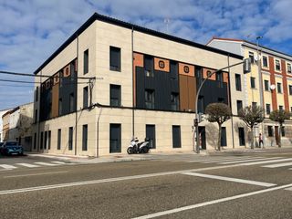 Appartamento  Avenida doctor fleming 82. Piso de tres dormitorios en león