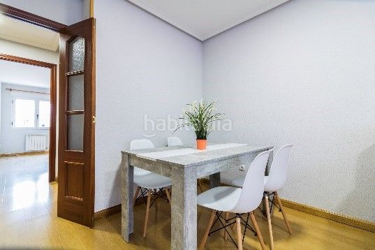 Foto 0a01e59c-2952-4c6d-b807-b15a394a9ecb. Flat in calle miguel de cervantes 3 in Villaquilambre