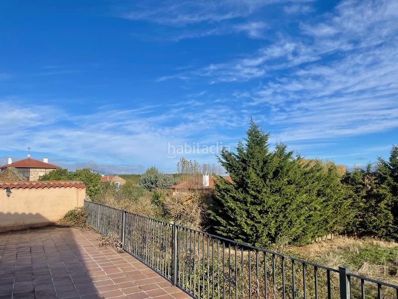 Foto 44a4fa32-aa45-4cd7-b78c-d6ef8354cdff. Casa amb aparcament a Santiago Millas