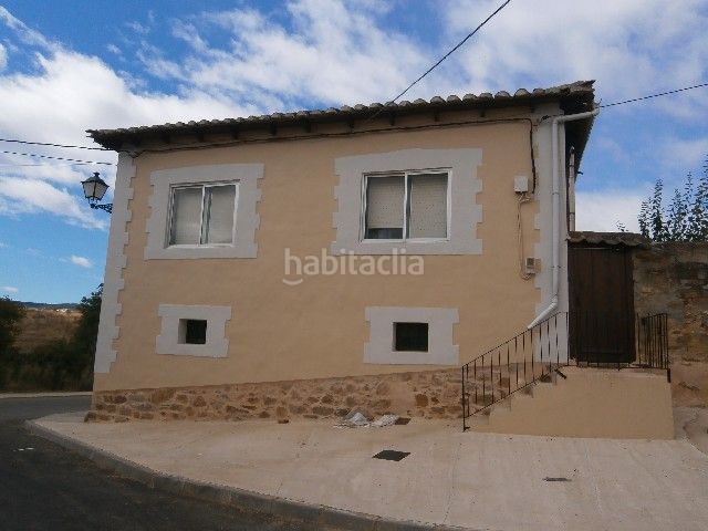 Foto 53d4f8b4-aea9-40f6-a1cf-bc456d50b8bf. Casa amb aparcament a Santiago Millas