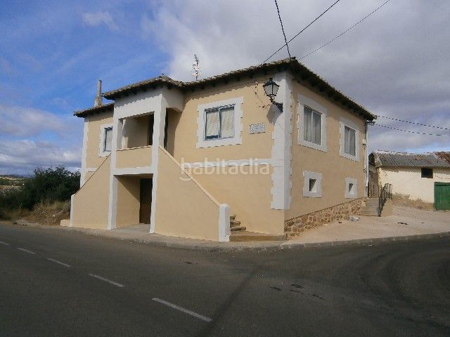 Foto 987fb189-2a16-4987-b9b8-d9e2b5d86075. Casa amb aparcament a Santiago Millas