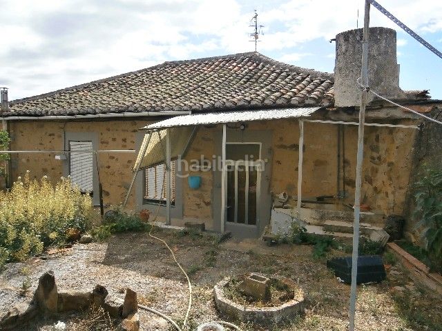 Foto fd64a7ff-b4fe-4890-89aa-123e16f46b9a. Casa amb aparcament a Santiago Millas