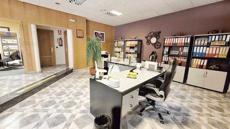 Foto b340a4d7-d02a-4d14-aaa5-835850261f60. Local comercial oportunidad única en el centro ! en Bembibre