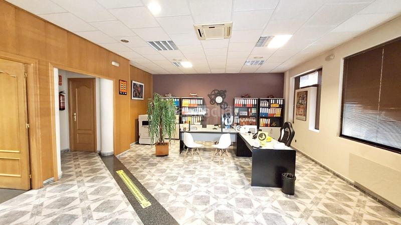 Foto f53ee162-45e5-41dc-b457-95f5e679c110. Local comercial oportunidad única en el centro ! en Bembibre