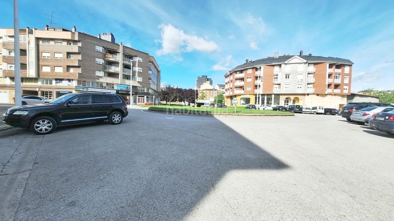 Foto c90fa7be-5ae4-40ad-8a29-5a45ba730377. Aparcament cotxe a Centro Ponferrada