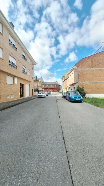 Foto 18c66d2e-cac0-42aa-9011-8843504572c1. Terreny residencial a Cuatro Vientos Ponferrada