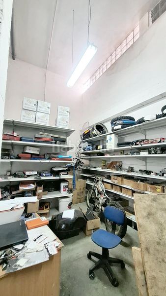Foto 7ac13d16-6d76-4ca5-89a6-f1efcd19053d. Local comercial a Flores de Sil - La Placa Ponferrada