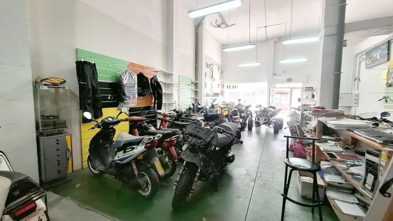 Foto e5995a2d-6a67-4966-84bf-0aa06b35b7ac. Local comercial a Flores de Sil - La Placa Ponferrada
