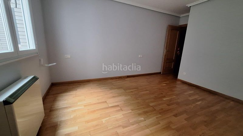 Foto 299633ee-caba-4cbb-8589-6647161e09a8. Pis amb calefacció aparcament a Centro Ponferrada