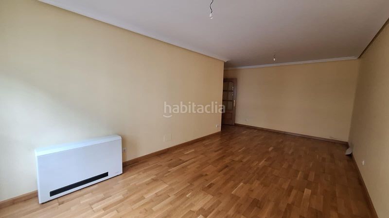 Foto df072d9c-996e-4230-93a9-df02316c816e. Pis amb calefacció aparcament a Centro Ponferrada