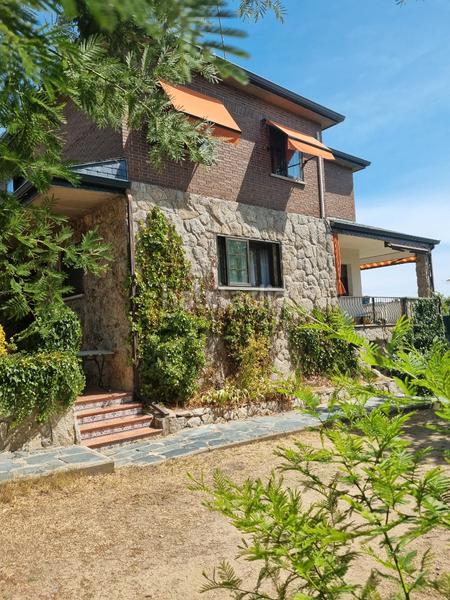 Foto 02bbe21f-554c-4605-82e9-27752c087fe4. Chalet avec cheminée chauffage parking piscine dans Villaviciosa de Odón