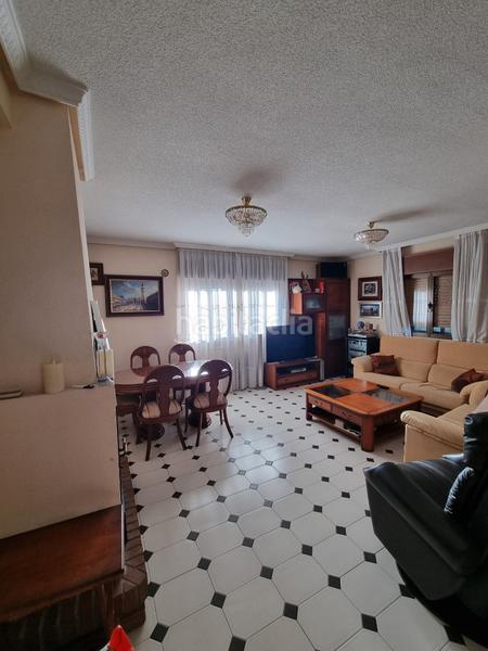 Foto f8c47869-7f2b-4ee1-b7b6-5257a9cd2ac9. Chalet avec cheminée chauffage parking piscine dans Villaviciosa de Odón