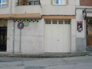 Local Comercial en Cuéllar. Venta de  local en plaza huerta herrera de cuéllar. muy céntrico