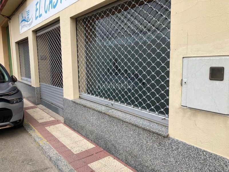 Foto ac8a36a2-17ea-40cc-a216-a382573c0848. Local comercial a calle huertos 29 a Íscar