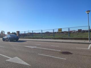Terreny residencial a Cubera 189. Parcela en venta al aldeamayor de san martín valladolid. 745 m.