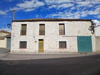 Casa a Calle barrio nuevo 1. Casa en venta en hontalbilla. estilo rústico. patio. ref.2032