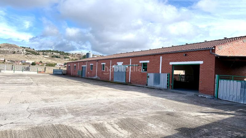 Foto 7cf0e726-606f-48b4-aa80-dfe075a2cd1a. Nau industrial a Portillo