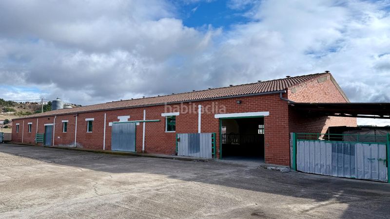 Foto c14e16e0-ef33-4ec2-b68e-7e26e70960ae. Nau industrial a Portillo