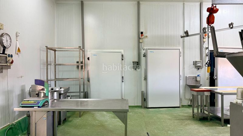 Foto e2f3b67b-fe80-456c-9ea7-a90ff792b765. Nau industrial a camino San Pedro de Gaíllos a San Pedro de Gaíllos