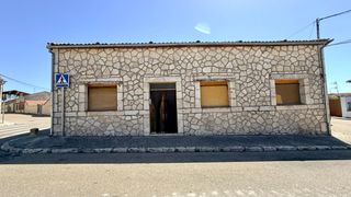 House in Calle de la torre 15. Casa en venta en viloria, valladolid. ref.2102