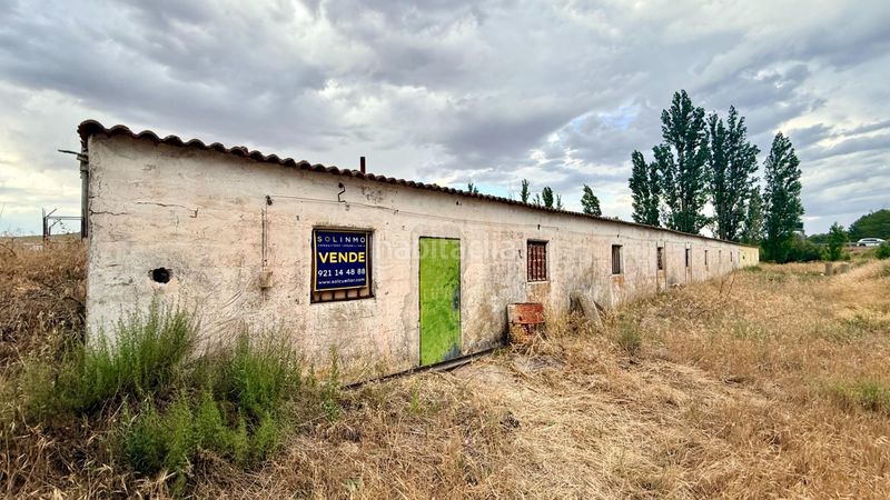 Foto d960d1d1-a694-461f-abc8-a69bca3e3094. Capannone industriale in Cuéllar
