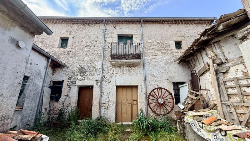 Foto 6e4a8ff3-5d40-4cd2-a040-92bb46aae50c. Casa amb aparcament a Olombrada