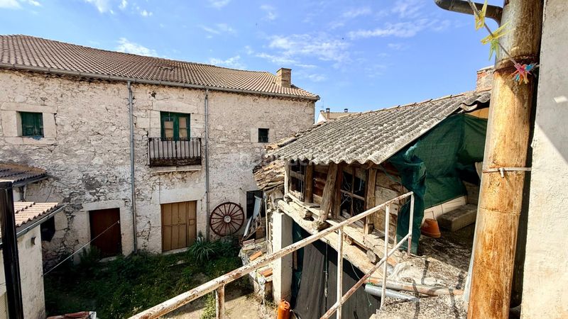 Foto ad7cc326-e870-457d-af5e-538a07f06e7f. Casa amb aparcament a Olombrada